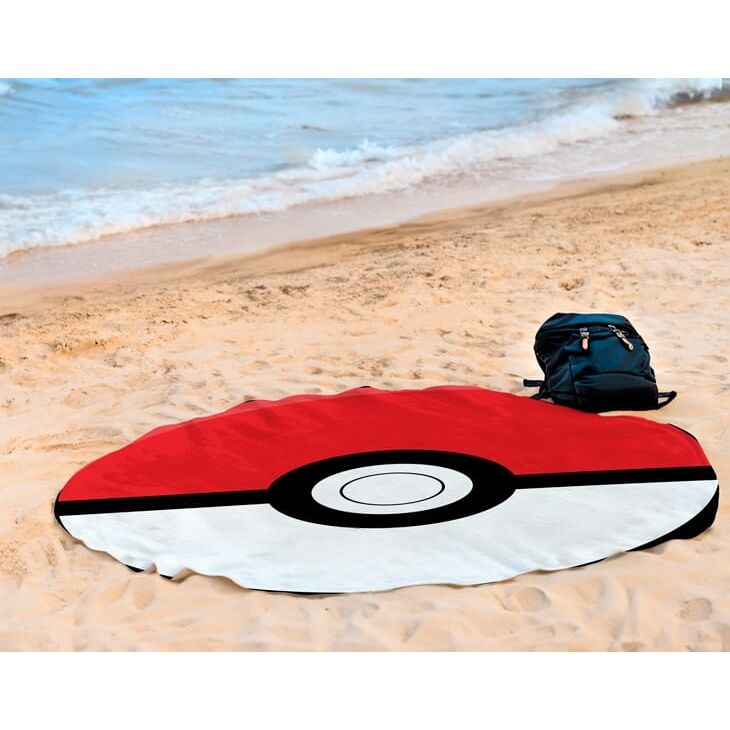 Στρογγυλή πετσέτα θαλάσσης Pokémon Poké Ball απλωμένη στην άμμο της παραλίας