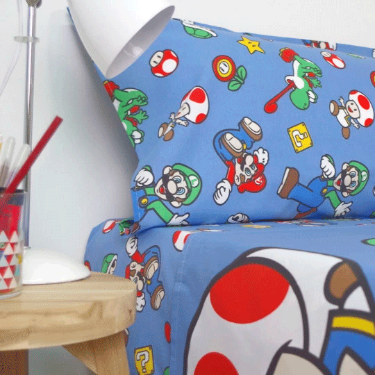 Super Mario παιδικό σεντόνι κοντινό, μπλε φόντο, Mario Luigi Yoshi Toad, κόκκινα μανιτάρια 
