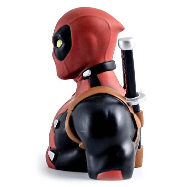 Κουμπαράς Deadpool Marvel bust 20cm, πλάγια αριστερά, Katana σπαθί, καφέ ιμάντες, κόκκινη μαύρη στολή