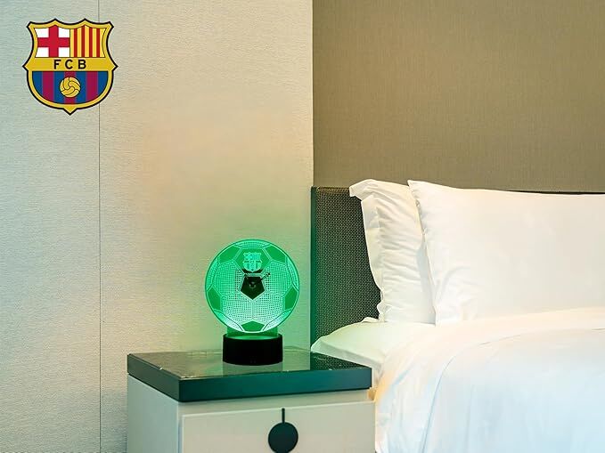 FC Barcelona, ρολόι LED μπάλα ποδοσφαίρου με πράσινο φωτισμό σε κομοδίνο υπνοδωματίου