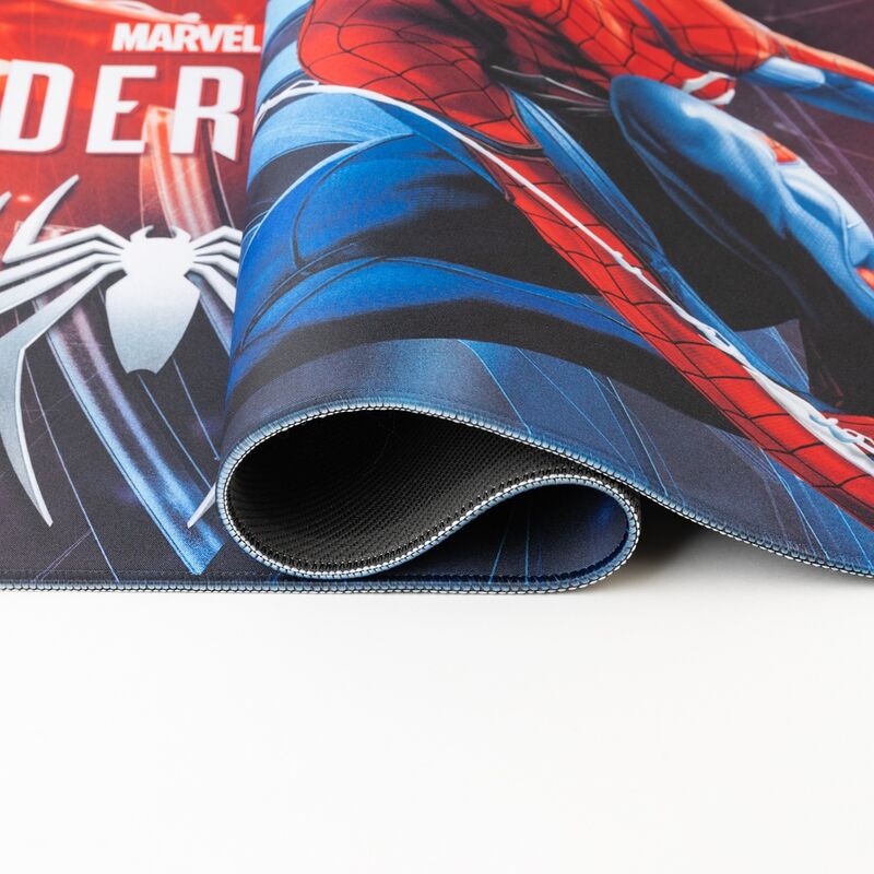 Gaming Desk Mat Spider-Man XXL, κοντινό διπλωμένο, MARVEL SPIDER-MAN κείμενο, ενισχυμένη ραφή, rubber βάση
