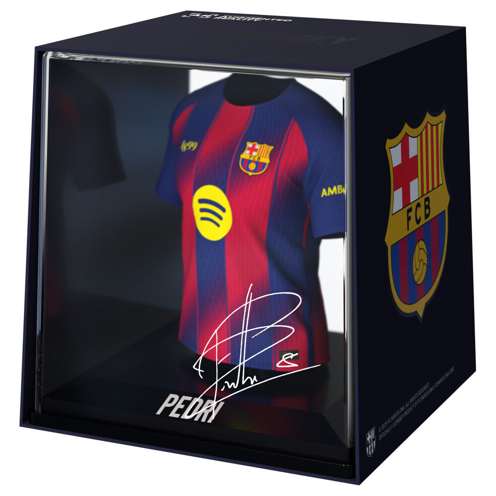 Pedri #8 FC Barcelona, μίνι φανέλα μπροστά σε κουτί με έμβλημα FCB και υπογραφή "PEDRI"